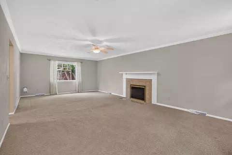 Living - 906 34 Ave, Moline, IL 61265 photo 1 of 11