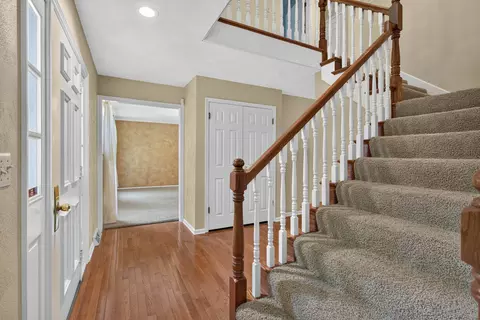 Entry Way - 906 34 Ave, Moline, IL 61265 photo 3 of 5