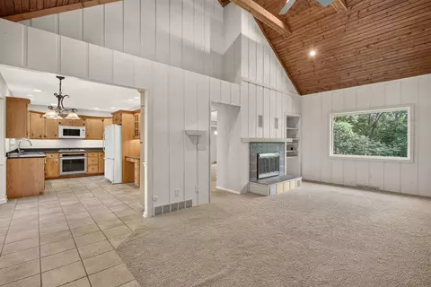 Living - 906 34 Ave, Moline, IL 61265 photo 7 of 11