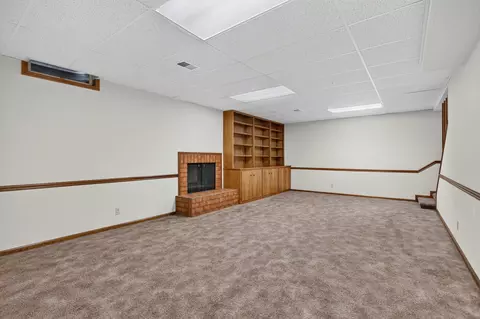 Living - 906 34 Ave, Moline, IL 61265 photo 10 of 11