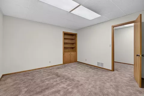 Bedroom - 906 34 Ave, Moline, IL 61265 photo 8 of 9