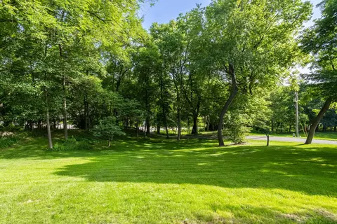 Exterior - 906 34 Ave, Moline, IL 61265 photo 2 of 13