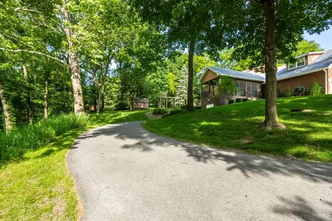 Exterior - 906 34 Ave, Moline, IL 61265 photo 10 of 13