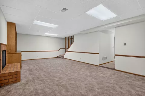 Living - 906 34 Ave, Moline, IL 61265 photo 11 of 11