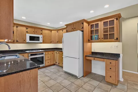 Kitchen - 906 34 Ave, Moline, IL 61265 photo 3 of 3