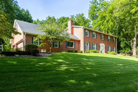 Exterior - 906 34 Ave, Moline, IL 61265 photo 4 of 13