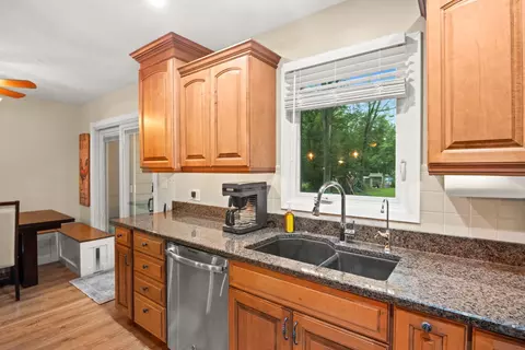 Kitchen - 1225 Winaki Trl, Algonquin, IL 60102 photo 4 of 5