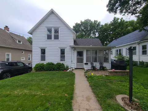 513 Crawford Ave, Dixon, IL 61021
