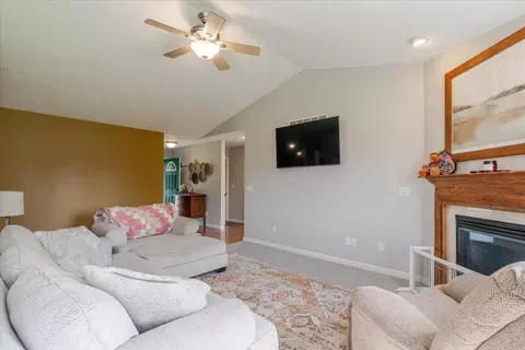 412 Sunset Dr, Colfax, IL 61728 photo 7