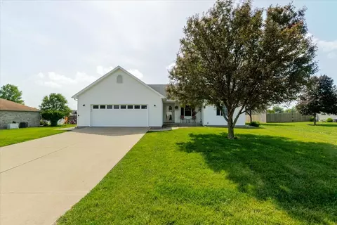 412 Sunset Dr, Colfax, IL 61728 photo 1