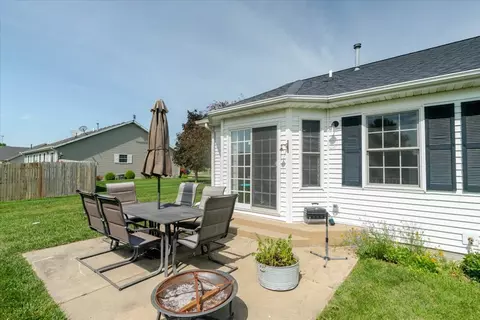 412 Sunset Dr, Colfax, IL 61728 photo 3