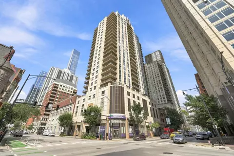 635 N Dearborn St #902, Chicago, IL 60654