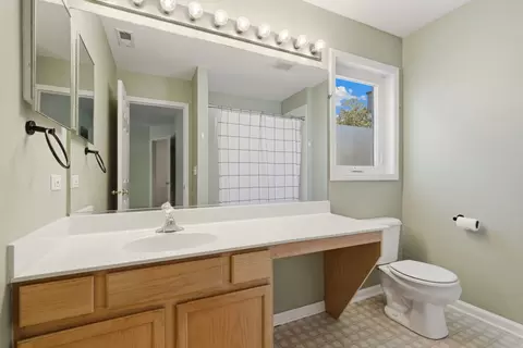 Bath - 2008 Primrose Dr, Plainfield, IL 60586 photo 2 of 3