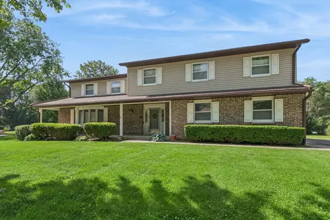 5017 Kenneth Dr, Crystal Lake, IL 60014