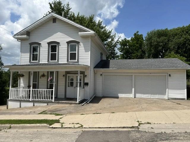 302 N Carroll St, Mount Carroll, IL 61053