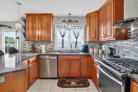 Kitchen - 1692 185th St, Lansing, IL 60438 photo 3 of 3