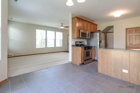 Living - 2636 Pondview Dr, Algonquin, IL 60102 photo 6 of 6