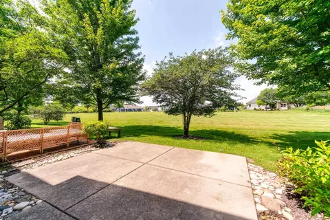 Exterior - 2636 Pondview Dr, Algonquin, IL 60102 photo 9 of 9
