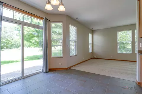 Living - 2636 Pondview Dr, Algonquin, IL 60102 photo 5 of 6