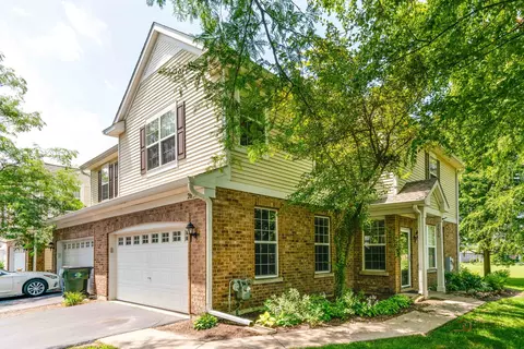 Exterior - 2636 Pondview Dr, Algonquin, IL 60102 photo 2 of 9