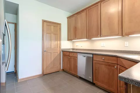 Kitchen - 2636 Pondview Dr, Algonquin, IL 60102 photo 3 of 3