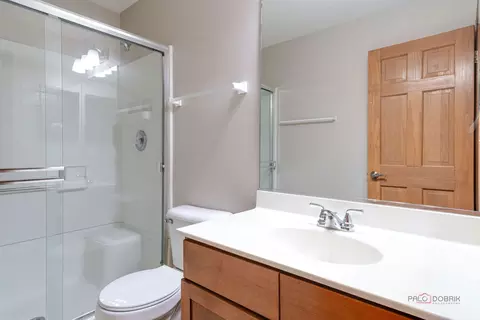 Bath - 2636 Pondview Dr, Algonquin, IL 60102 photo 2 of 3