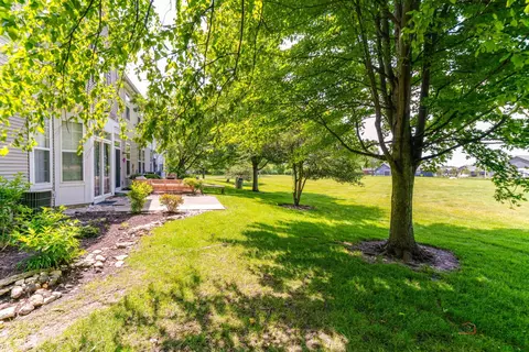 Exterior - 2636 Pondview Dr, Algonquin, IL 60102 photo 5 of 9