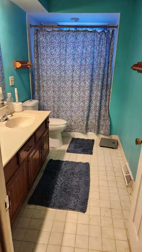 Bath - 231 Lincoln Ln, Wheeling, IL 60090 photo 1 of 1