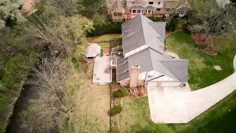 766 Camelot Dr, Burr Ridge, IL 60527 photo 2