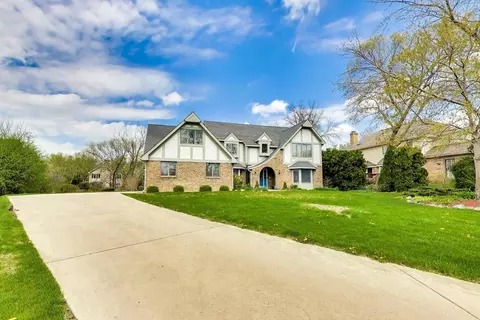 766 Camelot Dr, Burr Ridge, IL 60527 photo 4