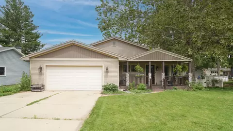 1004 S Division St, Mahomet, IL 61853