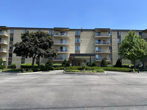 110 W Butterfield Rd #402S, Elmhurst, IL 60126