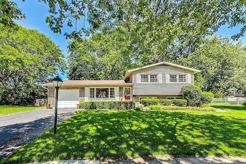 318 W Hackberry Dr, Arlington Heights, IL 60004