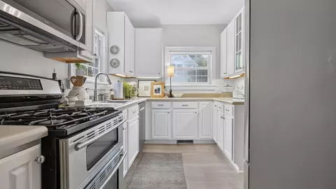 Kitchen - 1605 E Taylor St, Bloomington, IL 61701 photo 4 of 4