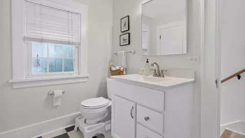 Bath - 1605 E Taylor St, Bloomington, IL 61701 photo 1 of 2