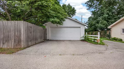 Exterior - 1605 E Taylor St, Bloomington, IL 61701 photo 11 of 13