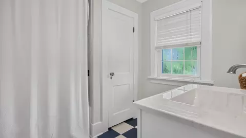 Bath - 1605 E Taylor St, Bloomington, IL 61701 photo 2 of 2