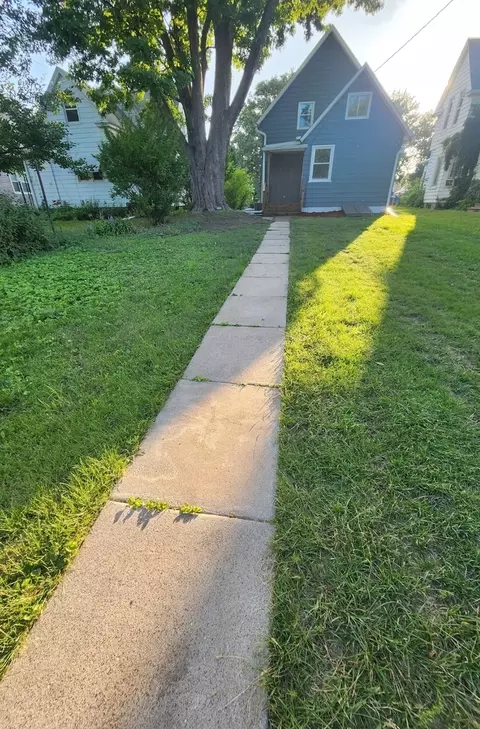 Exterior - 1718 11th St, Moline, IL 61265 photo 2 of 2