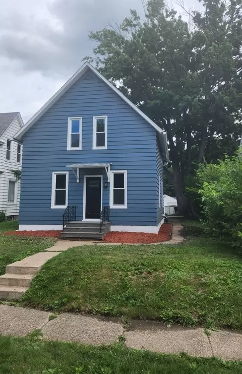 Exterior - 1718 11th St, Moline, IL 61265 photo 1 of 2