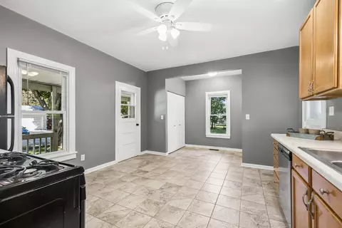 Entry Way - 802 E Washington St, Marengo, IL 60152 photo 1 of 2