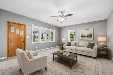 Living - 802 E Washington St, Marengo, IL 60152 photo 1 of 3