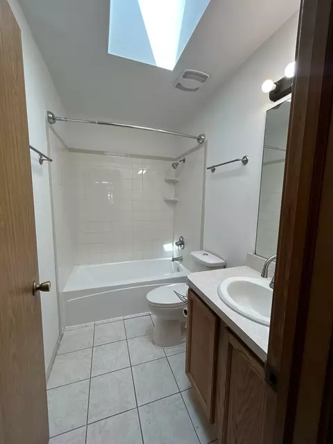 Bath - 53 Sunrise Ct, Steger, IL 60475 photo 1 of 4