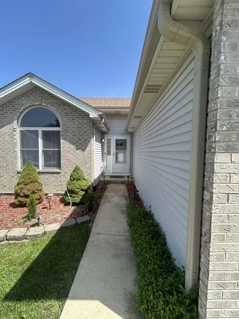 Exterior - 53 Sunrise Ct, Steger, IL 60475 photo 2 of 5