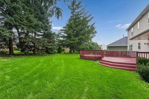 Exterior - 1056 Fox Valley Dr, Aurora, IL 60504 photo 2 of 4