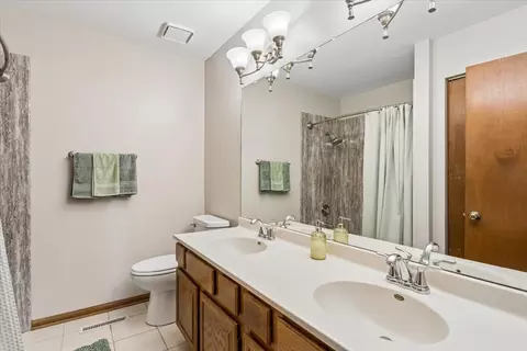 Bath - 1056 Fox Valley Dr, Aurora, IL 60504 photo 2 of 2