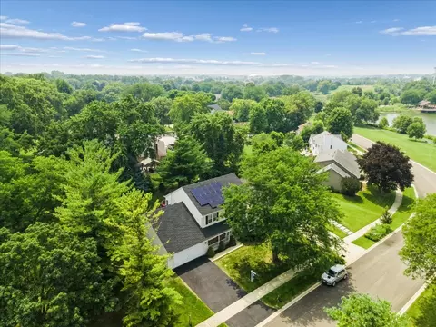 View/Area - 1056 Fox Valley Dr, Aurora, IL 60504 photo 2 of 6