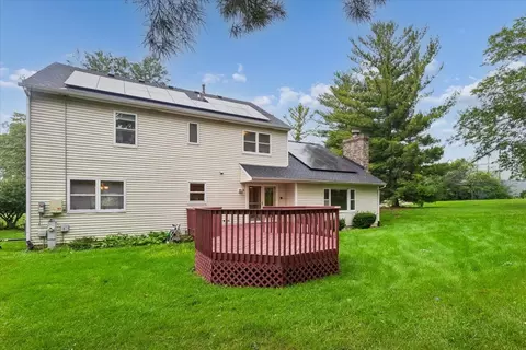 Exterior - 1056 Fox Valley Dr, Aurora, IL 60504 photo 3 of 4