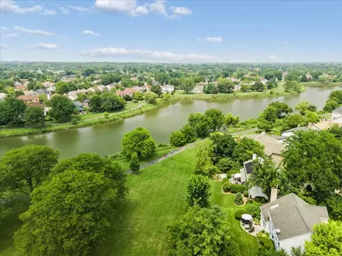 View/Area - 1056 Fox Valley Dr, Aurora, IL 60504 photo 4 of 6