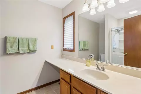 Bath - 1056 Fox Valley Dr, Aurora, IL 60504 photo 1 of 2