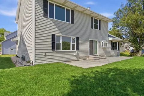 221 Windsor Dr, Bartlett, IL 60103 photo 3